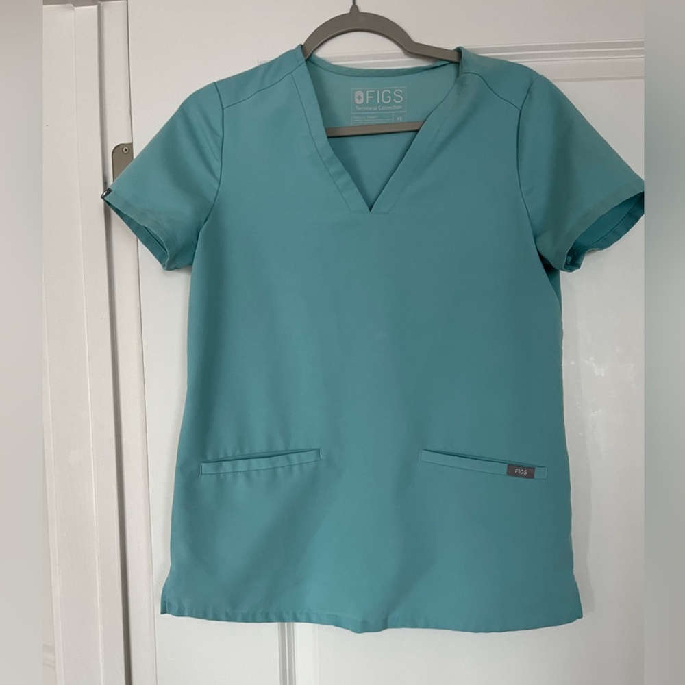 Figs women’s sea glass Casma 3 pocket scrub top